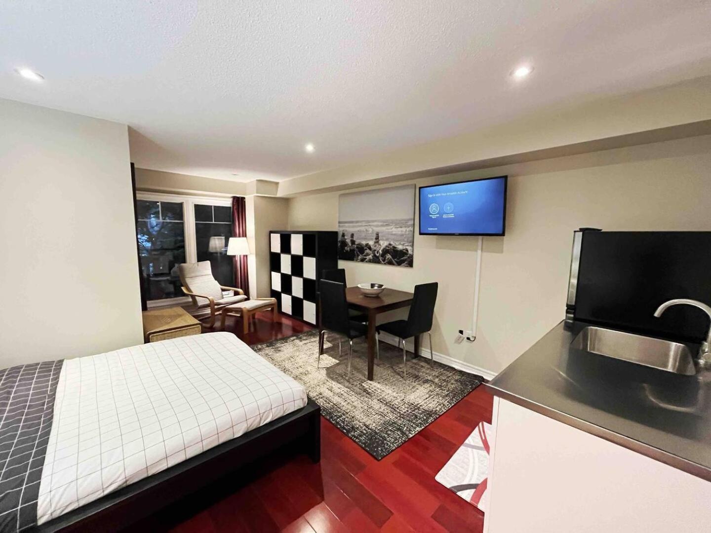 Stunning Rooms In Townhouse Across The Beach تورونتو المظهر الخارجي الصورة