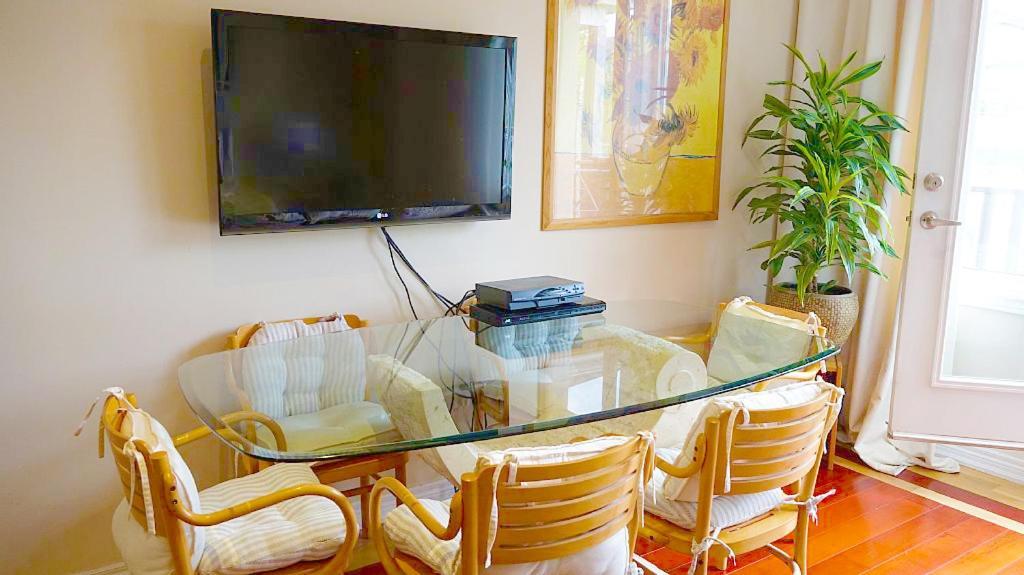 Stunning Rooms In Townhouse Across The Beach تورونتو المظهر الخارجي الصورة
